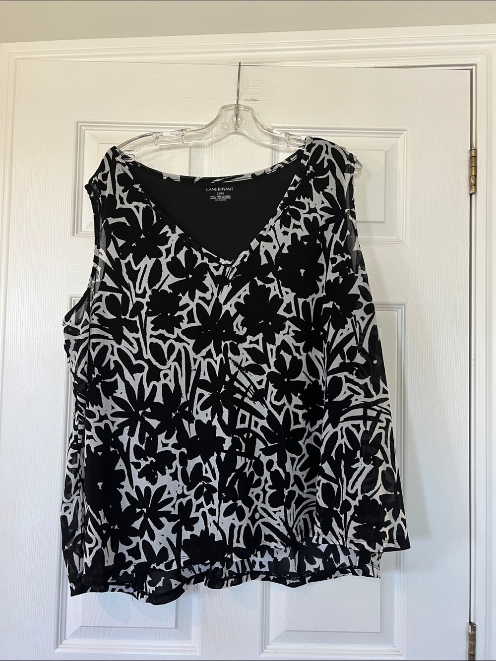 Lane Bryant Black & White Floral V-Neck Camisole